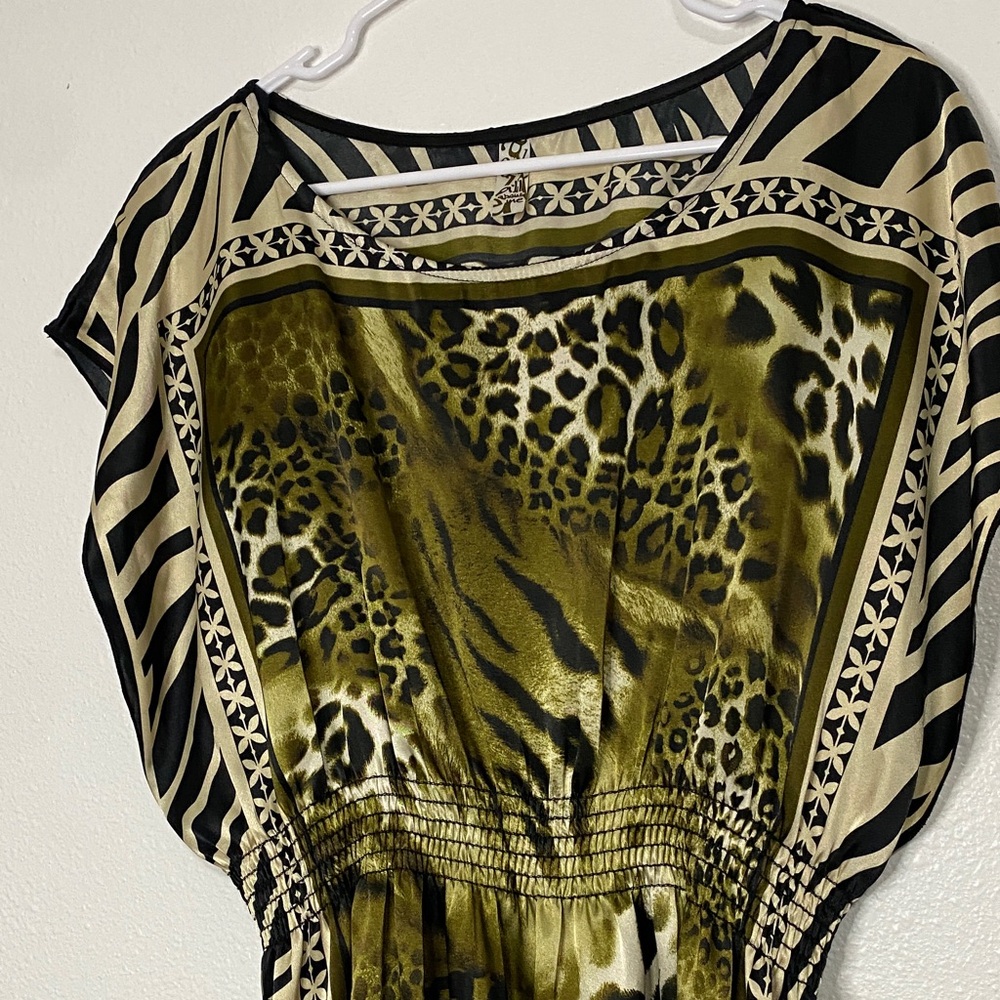 Chic Animal Print Blouse with Zebra Accents - Picture 4 of 16